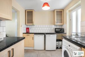 Emmas Central House & Parking