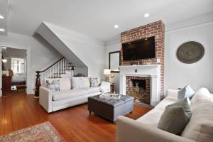 Oglethorpe Square Garden Apartment by Lucky Savannah