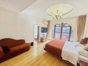 Fenghuang Color River View Villa