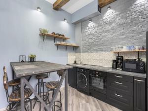 Apartment Carlsbad Suites-2 by Interhome