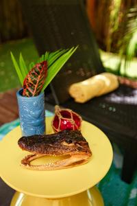 The Rum Locker - 1 King - 2 Twins - Private home and Patio - Sleeps 4