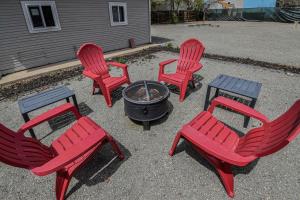 3 bed home with huge yard near Hidden Lake