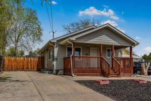 3 bed home with huge yard near Hidden Lake