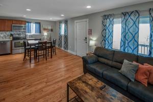 3 bed home with huge yard near Hidden Lake