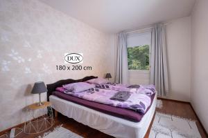 Simonsalo Serenity with Dux Beds WiFi and Free Parking