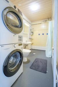 Simonsalo Serenity with Dux Beds WiFi and Free Parking