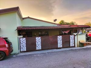 HOMESTAY OMAK AYAH - Ubytování bez kategorie ve městě Seremban