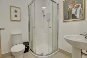 Aylward queen street apartments S12-Ground-Floor Studio Near City Centre