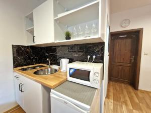 Stela Štúdio areál Vadaš