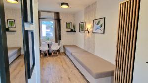 Stela Štúdio areál Vadaš