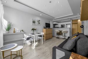 Rondo ONZ Apt - Top Location, Balcony - by Rentujemy