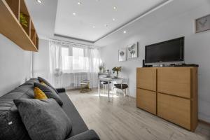 Rondo ONZ Apt - Top Location, Balcony - by Rentujemy