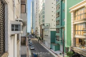 Apto com 3 quartos a 120m da praia central LHE0201