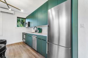 Hacienda Flamingo Unit 4 - Chic 2BR Retreat Near Shops and Restaurants