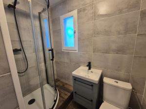 Studio lumineux proche pistes & commerces, balcon - FR-1-502-439