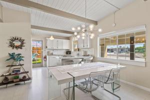 Navigate Stays Palm Springs Home with Pool & Style