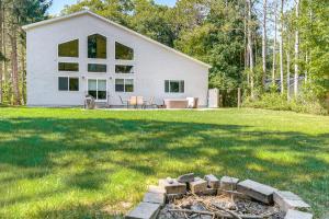 Spacious Whitehall Home with Hot Tub and Game Room