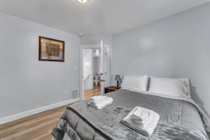 Shortstop Apt 2Star Baseball Rentals