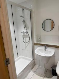 1 Bedroom Apartment - City Centre - Balcony & Secure Parking