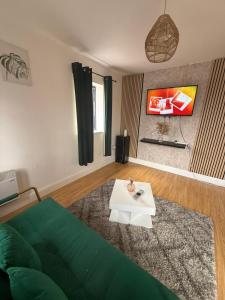 1 Bedroom Apartment - City Centre - Balcony & Secure Parking