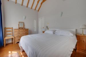 3 Bed in Southwold oc-aanels