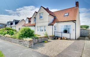 3 Bed in Beadnell oc-88710