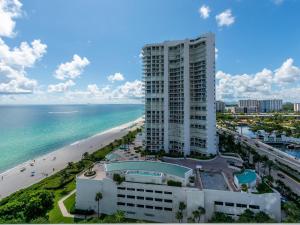 Lovely 2-Bedroom Oceanfront condo