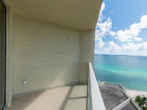 Lovely 2-Bedroom Oceanfront condo