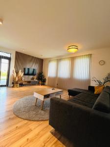 Luxury 2 bedroom apartment and garden