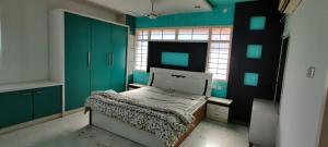 Redwood Retro Beach Villa