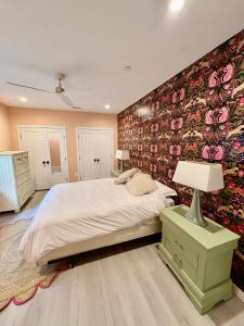 CUTE 1 BR Basement Apt Near Shops, Park