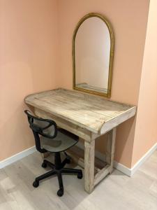 CUTE 1 BR Basement Apt Near Shops, Park