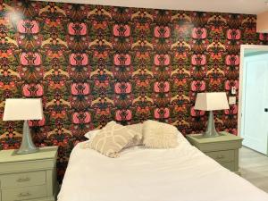 CUTE 1 BR Basement Apt Near Shops, Park