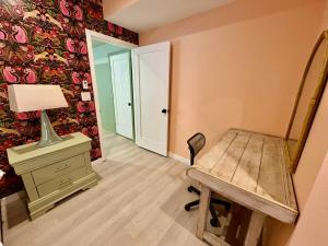 CUTE 1 BR Basement Apt Near Shops, Park
