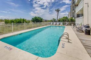 Direct Beach Access! Walkable Condo on Ocean Blvd