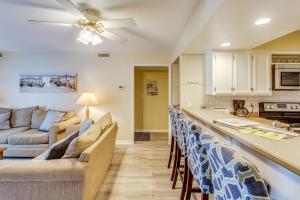 Direct Beach Access! Walkable Condo on Ocean Blvd