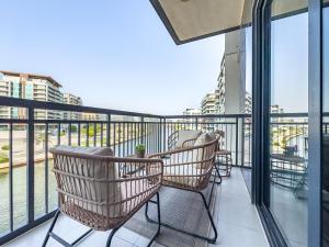 Amazing Rooftop Pool - Full Canal Views - 1 BDR - 5 min walk from Space42 Arena - Heart of Raha Beach
