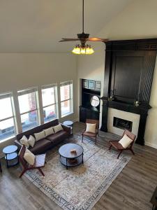 Lovejoy Serenity - Amazing pool, Games, Movie Room