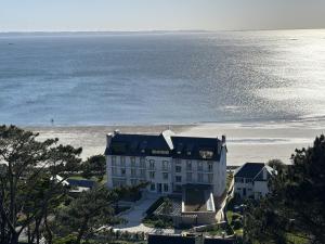 ROUZIC t4 Trebeurden piscine et vue mer