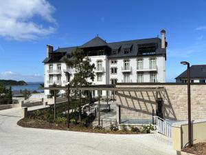 ROUZIC t4 Trebeurden piscine et vue mer