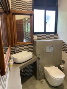 Hilltop Retreat near Kandy Lake - Kings Residence