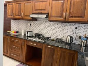 Hilltop Retreat near Kandy Lake - Kings Residence