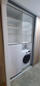 Studio Inn "near Delta Planet"