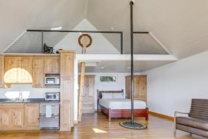 Whale Watching at Beachfront Cottage in Juneau!