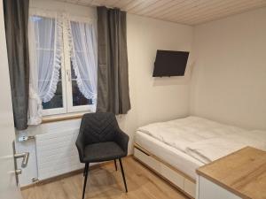 Mirchel Pintli, Zimmer 2, Hotel & Restaurant