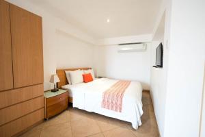 Baja Montañita Beach Resort