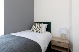 Contractor-Friendly 4-Bed 2-Bath Apartment, fast WiFi, central Redcar