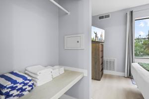 Family 2BR Kitchen Close to Universal