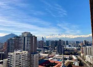 Departamento moderno en Santiago Centro Vista a la Cordillera Metro Santa Lucía