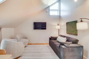 Hike and Leaf Peep Couples Retreat in Waterbury!